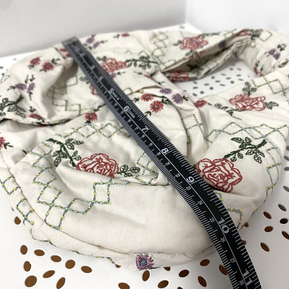 Embroidered Bow Baguette Bag - Picture 5 of 8